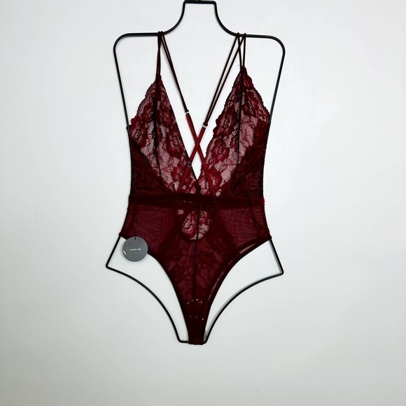Lulus NWT Under Your Spell Sheer Lace Sleeveless Intimate Bodysuit Red Sz Small - Picture 5 of 8